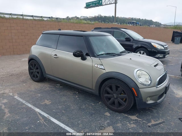 2010 MINI COOPER S WMWMF7C57ATZ69260 Photo 0
