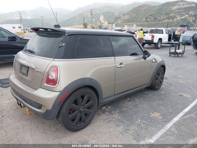2010 MINI COOPER S WMWMF7C57ATZ69260 Photo 3
