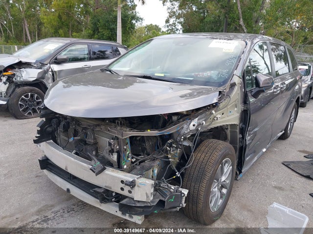 Toyota SIENNA XLE 2021 5TDYSKFC5MS024369 Image 2