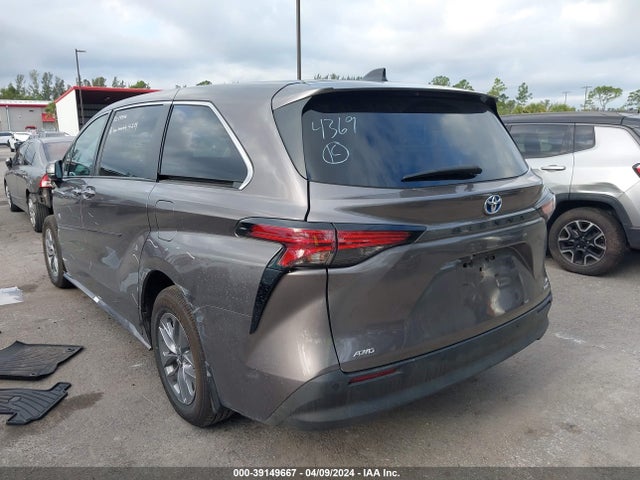 Toyota SIENNA XLE 2021 5TDYSKFC5MS024369 Image 3