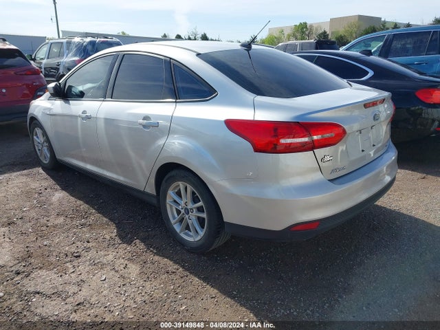 Ford FOCUS SE 2018 1FADP3F2XJL328779 Image 3