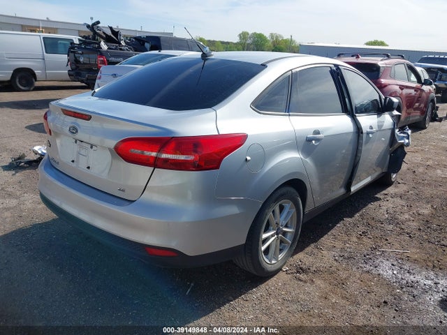 Ford FOCUS SE 2018 1FADP3F2XJL328779 Image 4