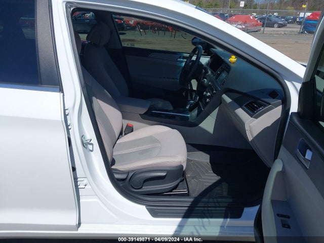 Hyundai SONATA SE 2017 5NPE24AF0HH588345 Image 5