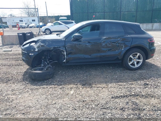 Porsche Macan 2018 WP1AA2A54JLB02066 Image 14