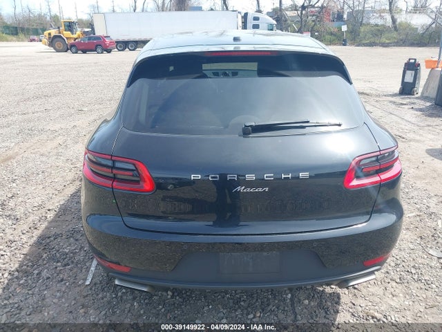 Porsche Macan 2018 WP1AA2A54JLB02066 Image 16