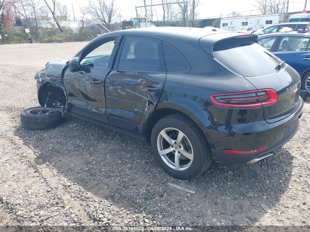 2018 PORSCHE MACAN WP1AA2A54JLB02066 Photo 2