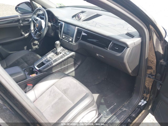 2018 PORSCHE MACAN WP1AA2A54JLB02066 Photo 4
