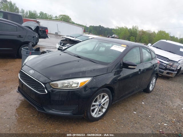 Ford FOCUS SE 2017 1FADP3K29HL271684 Image 2
