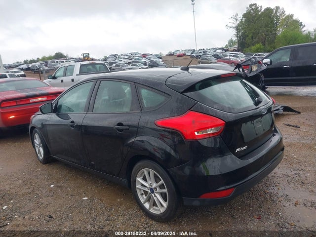 Ford FOCUS SE 2017 1FADP3K29HL271684 Image 3
