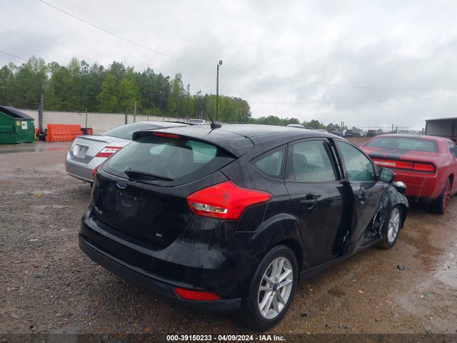 Ford FOCUS SE 2017 1FADP3K29HL271684 Image 4