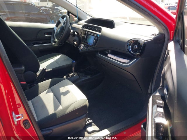 Toyota Prius C Two 2015 JTDKDTB39F1097336 Image 5