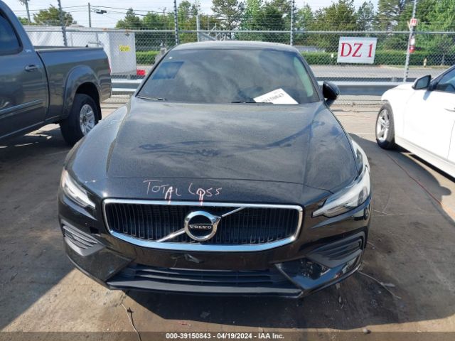7JR102FK6KG013517 Volvo S60 T5 Momentum