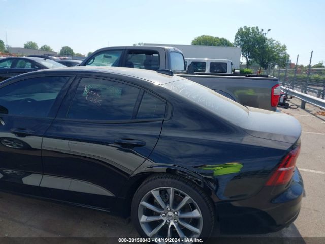 7JR102FK6KG013517 Volvo S60 T5 Momentum