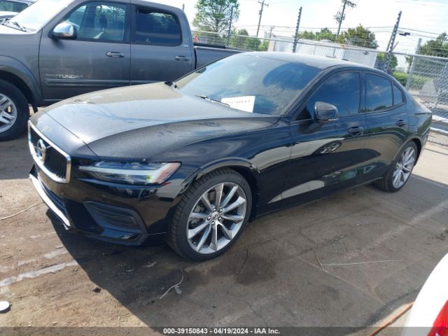 7JR102FK6KG013517 Volvo S60 T5 Momentum