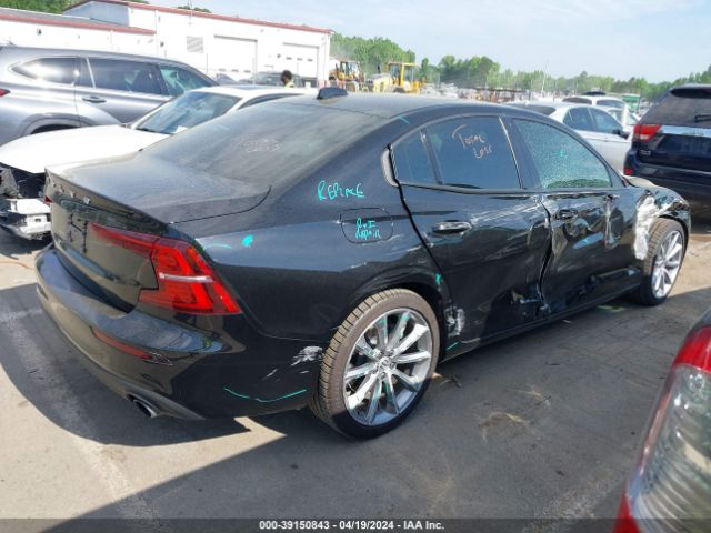 7JR102FK6KG013517 Volvo S60 T5 Momentum