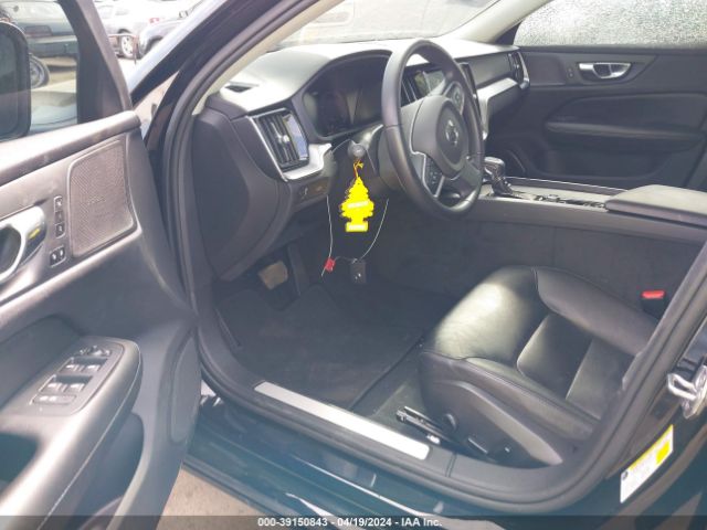 7JR102FK6KG013517 Volvo S60 T5 Momentum
