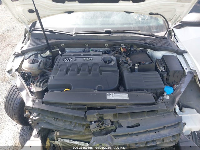 3VW2A7AU6FM037217 Volkswagen Golf Tdi Se 4-door