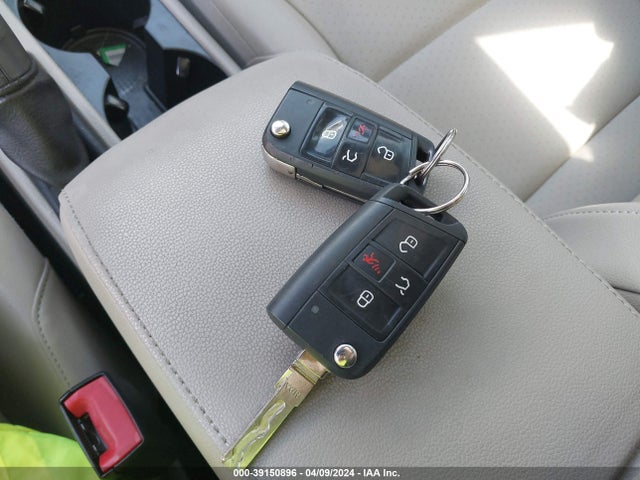 3VW2A7AU6FM037217 Volkswagen Golf Tdi Se 4-door