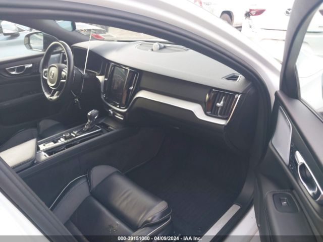 7JRA22TMXKG012015 Volvo S60 T6 R-design