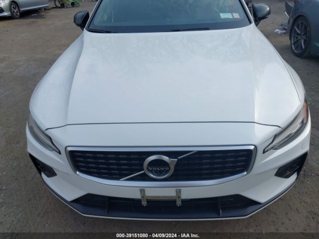 7JRA22TMXKG012015 Volvo S60 T6 R-design