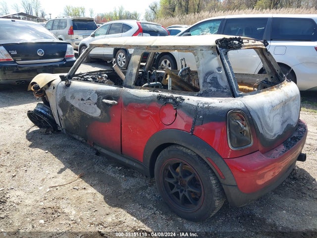 2008 MINI COOPER WMWMF33508TU66544 Photo 2