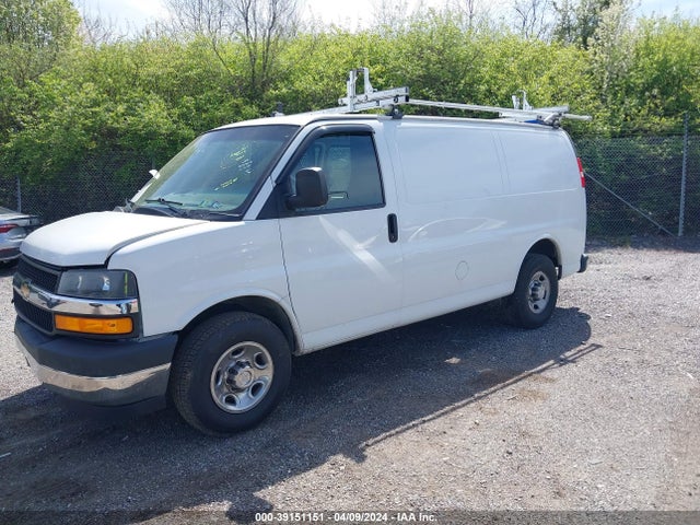 Chevrolet Express 2500 Work Van 2018 1GCWGAFG7J1909302 Image 2