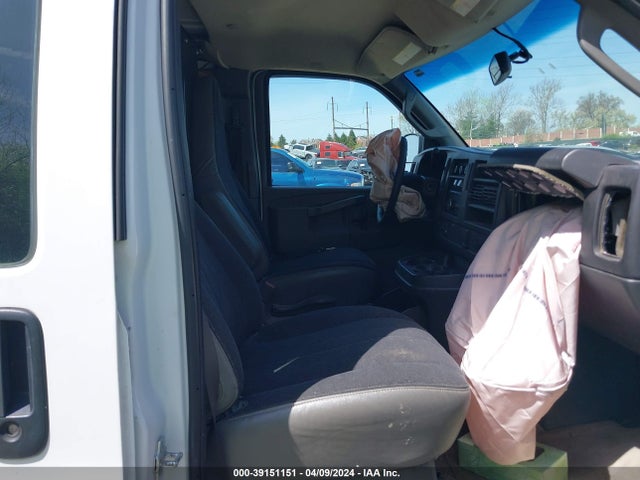 Chevrolet Express 2500 Work Van 2018 1GCWGAFG7J1909302 Image 5