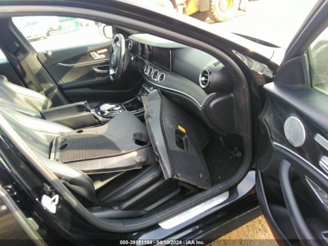 WDDZF4KB8HA010251 Mercedes-Benz E 300 4matic