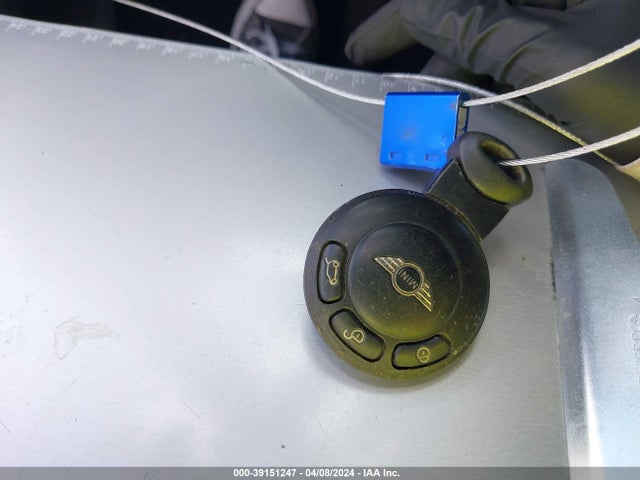 2010 MINI COOPER WMWMR3C54ATU96904 Photo 10