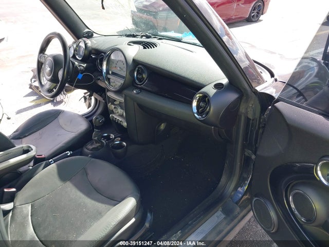 2010 MINI COOPER WMWMR3C54ATU96904 Photo 4
