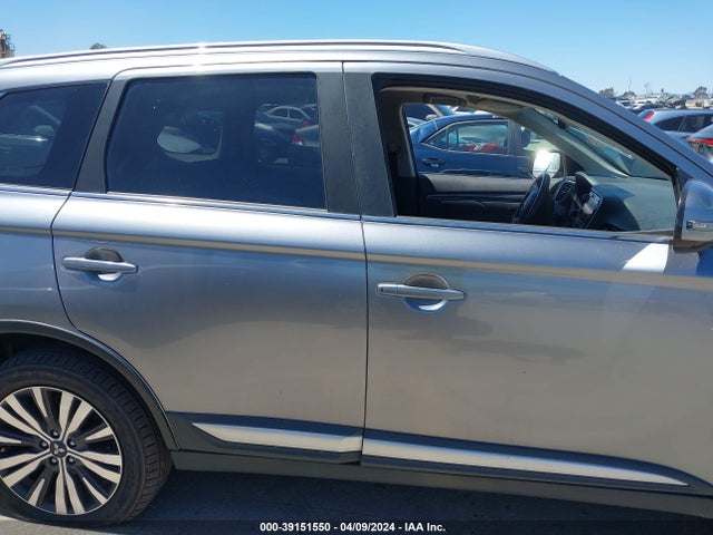 JA4AZ3A39KZ042082 Mitsubishi Outlander Sel