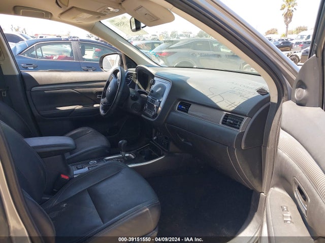 JA4AZ3A39KZ042082 Mitsubishi Outlander Sel