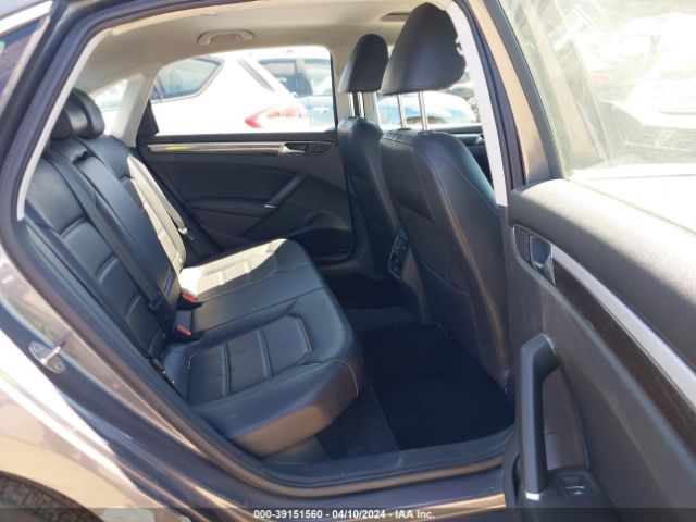 1VWBT7A32GC015526 Volkswagen Passat 1.8t Se