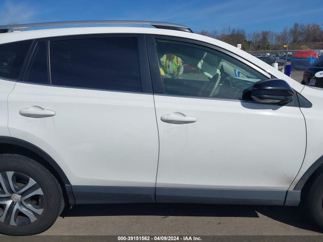 Toyota RAV4 LE 2016 JTMBFREV4GJ075420 Image 13