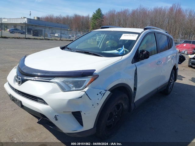 Toyota RAV4 LE 2016 JTMBFREV4GJ075420 Image 2