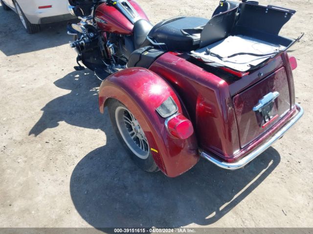 2017 HARLEY-DAVIDSON FLHTCUTG 1HD1MAD15HB855132 Photo 2