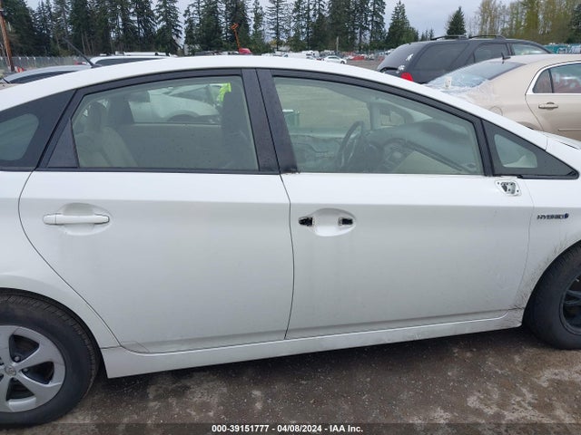 Toyota Prius Two 2015 JTDKN3DU4F0484871 Image 14