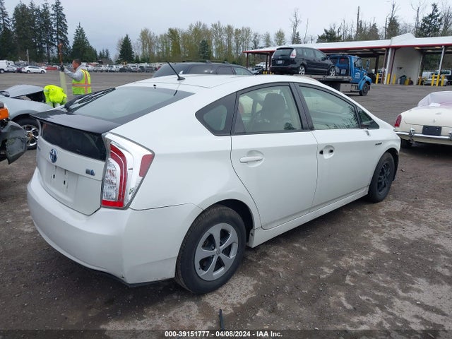 Toyota Prius Two 2015 JTDKN3DU4F0484871 Image 4