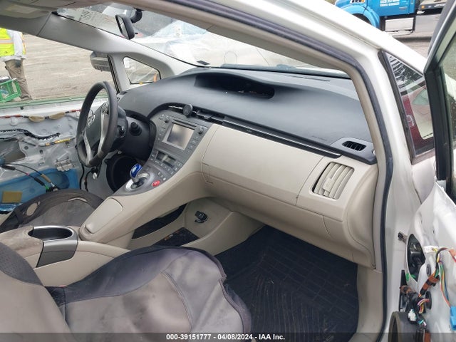 Toyota Prius Two 2015 JTDKN3DU4F0484871 Image 5