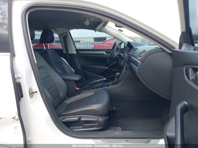 1VWDT7A31HC084346 Volkswagen Passat 1.8t R-line