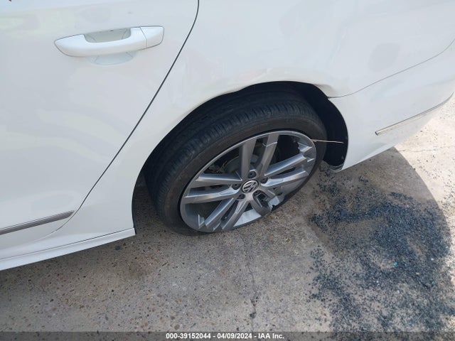 1VWDT7A31HC084346 Volkswagen Passat 1.8t R-line