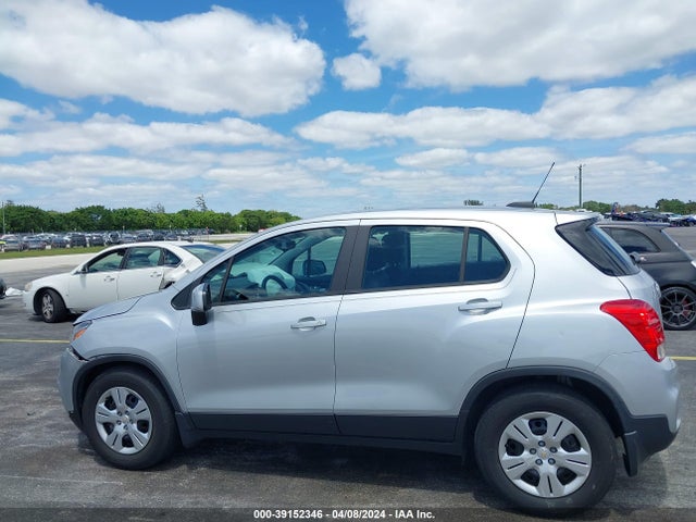 Chevrolet TRAX LS 2018 3GNCJKSB1JL393863 Image 14