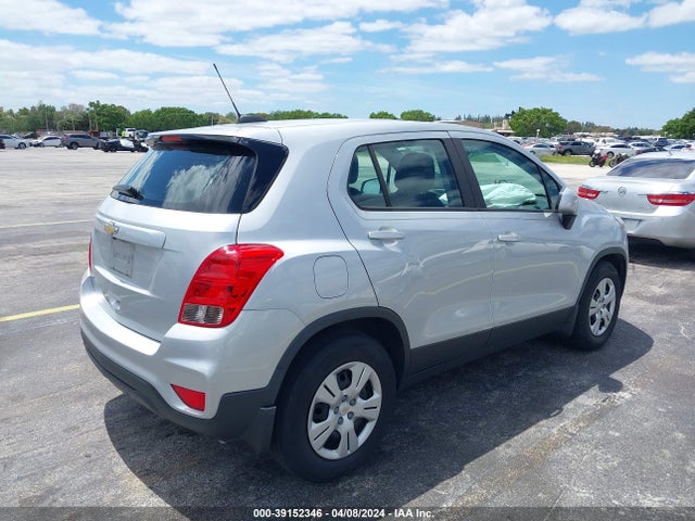 Chevrolet TRAX LS 2018 3GNCJKSB1JL393863 Image 4