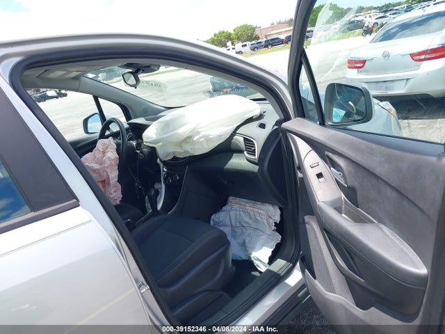 Chevrolet TRAX LS 2018 3GNCJKSB1JL393863 Image 5