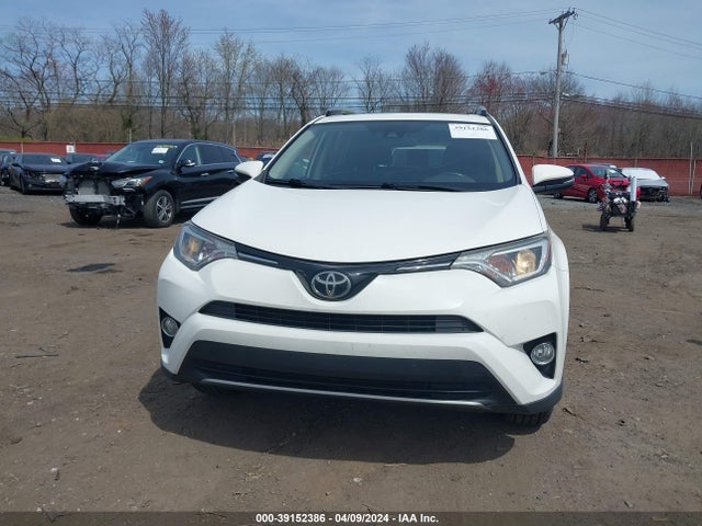 Toyota Rav4 Xle 2018 JTMRFREV8JJ720754 Image 12