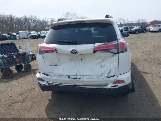 Toyota Rav4 Xle 2018 JTMRFREV8JJ720754 Image 16