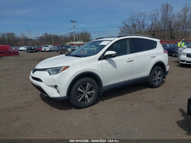 Toyota Rav4 Xle 2018 JTMRFREV8JJ720754 Image 2