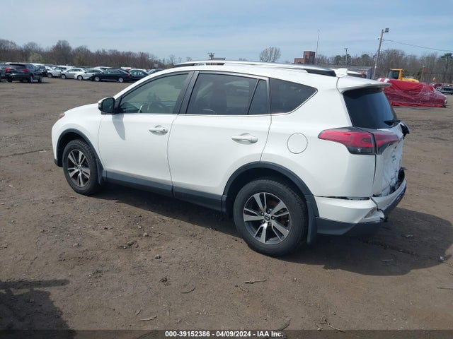 Toyota Rav4 Xle 2018 JTMRFREV8JJ720754 Image 3
