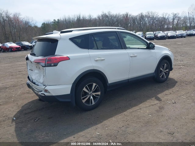 Toyota Rav4 Xle 2018 JTMRFREV8JJ720754 Image 4