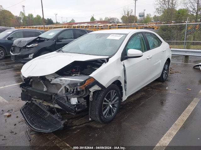 Toyota COROLLA LE 2018 5YFBURHE0JP756856 Image 2